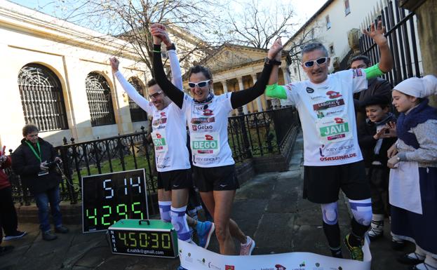 5 horas y 514 rectas para alumbrar un maratón en el Árbol de Gernika