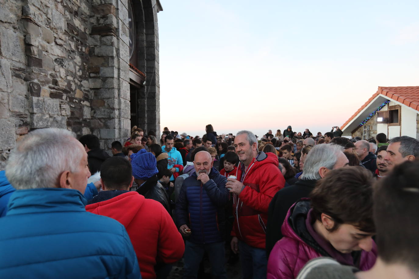 La última misa del año en Gaztelugatxe