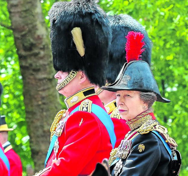 ¿Cuánto trabajó la familia real británica en 2019?