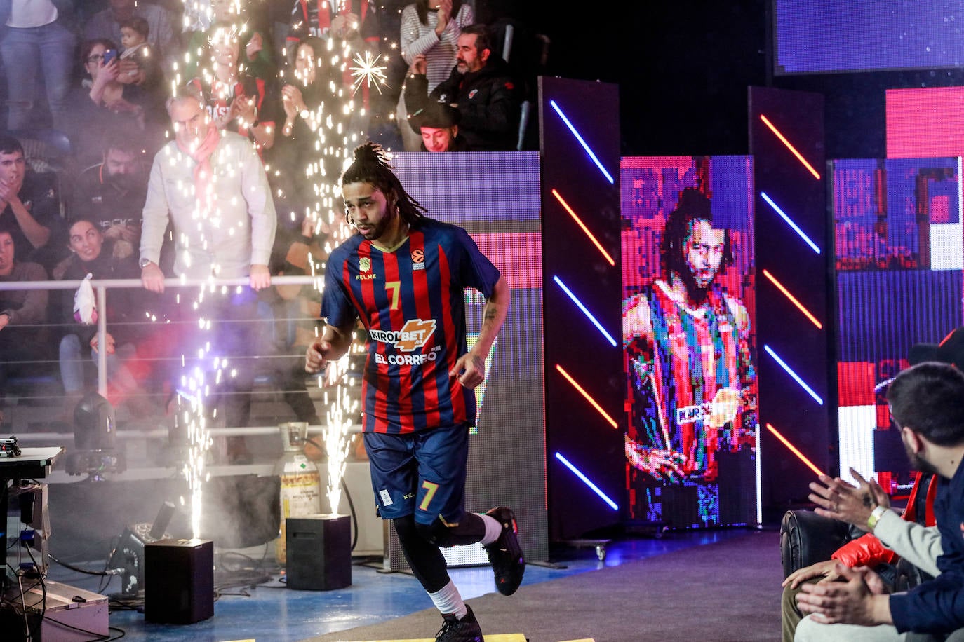 Las mejores imágenes del Baskonia - Barcelona de Euroliga 2019