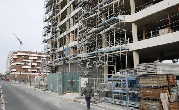 Osalan detecta deficiencias en el andamio del que cayó el albañil fallecido en Olárizu