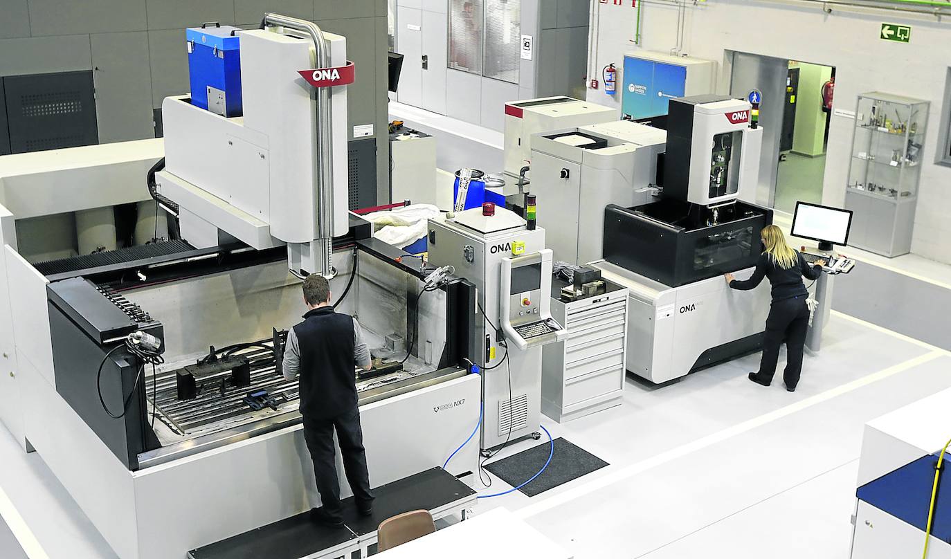 Los aviones de nueva generación y bajas emisiones afinan su fabricación en Zamudio