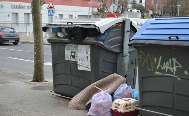 Los trabajadores de la recogida de basuras mancomunada estudian ir a la huelga indefinida