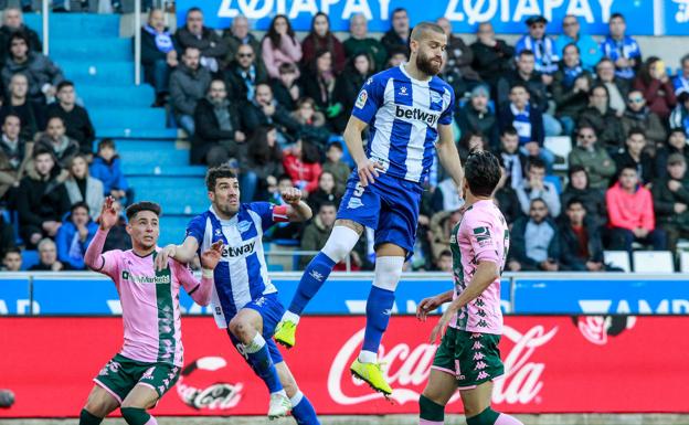 Laguardia, Joselu y Luis Rioja vuelven al once de Garitano