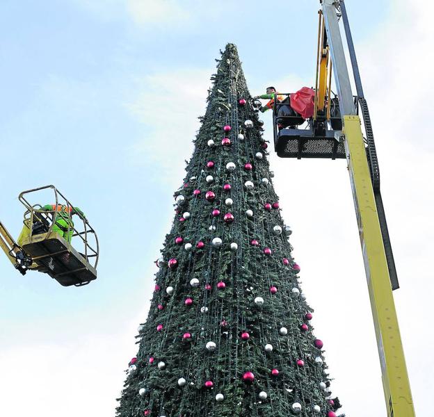 Bilbao desmonta la Navidad: 57 árboles y un millón de luces led