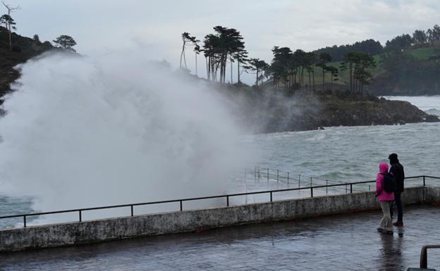 La primera galerna del año deja paso a un temporal por olas en la costa