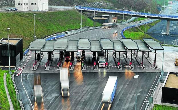 Los vecinos de Arratia ahorran 62 euros de media con el bonopeaje y los de Gernika 37