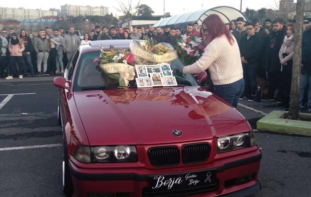 Medio millar de personas rinden homenaje en Sestao al joven fallecido en Igorre