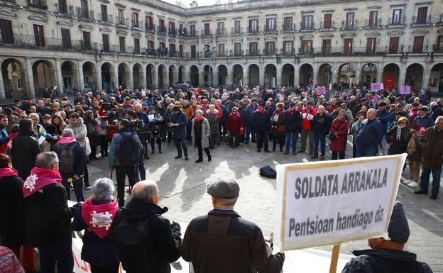 Los pensionistas alaveses dicen que seguirán, tras dos años de lucha que «han merecido la pena»