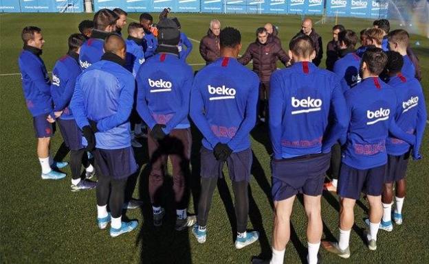 Valverde dirige el entrenamiento del Barça a la espera de que se resuelva su futuro