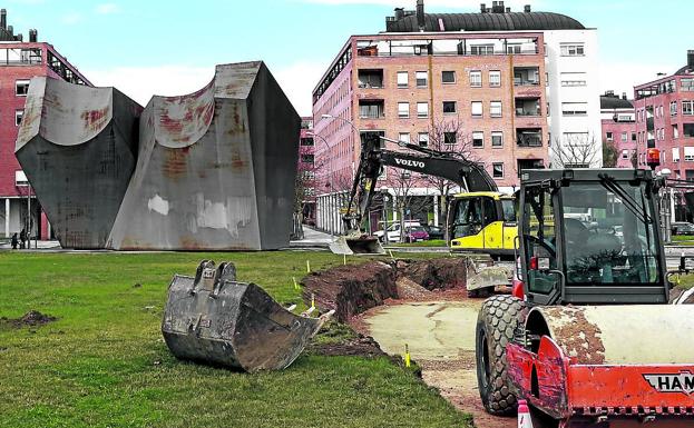 Oteiza resiste al paso del bus eléctrico