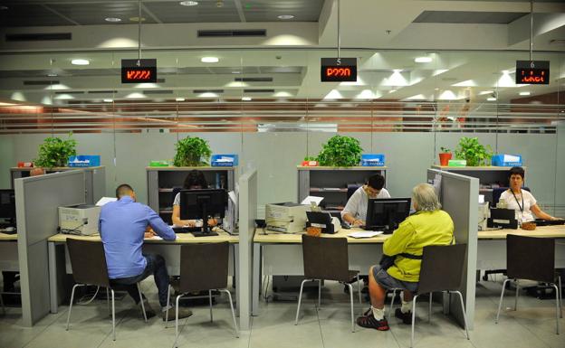 La Hacienda foral reforzará la atención ciudadana para tramitar la declaración digital de la renta