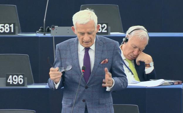 La siesta de Margallo en el Parlamento Europeo: «No soy consciente de la 'cabezada'»