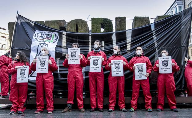 Vitoria se planta y exige no extraer gas en Subijana