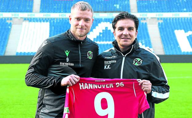 El Alavés recupera margen salarial tras la cesión de Guidetti al Hannover