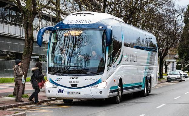 Bizkaia mantiene en los tribunales el litigio por la línea de bus Vitoria-Bilbao
