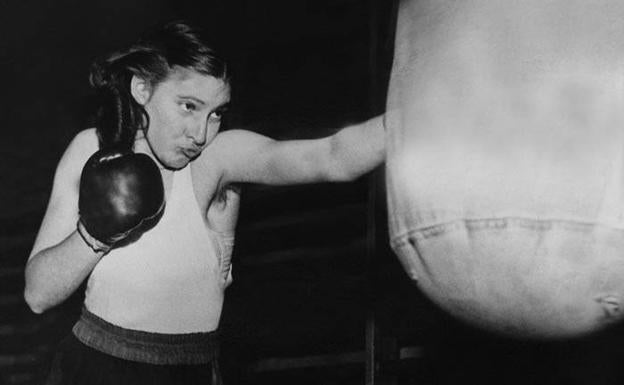 Barbara Buttrick, la pionera inglesa del boxeo femenino que sigue dando ejemplo a sus 90 años