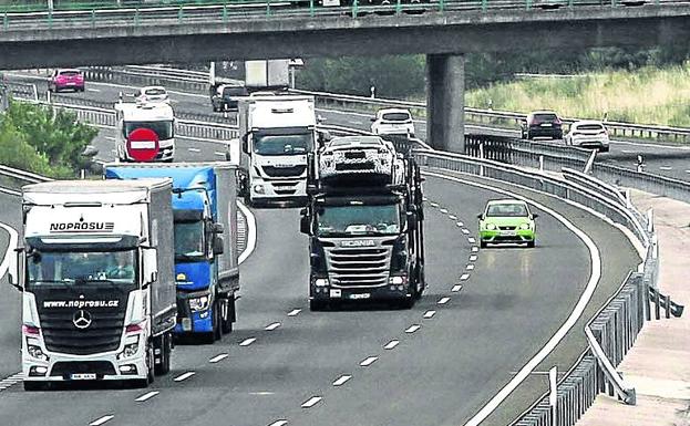 La DGT tomará medidas para reducir los camiones entre Burgos y Euskadi