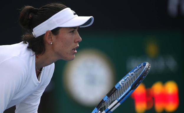 Muguruza avanza con remontada en Australia pese a que sigue enferma