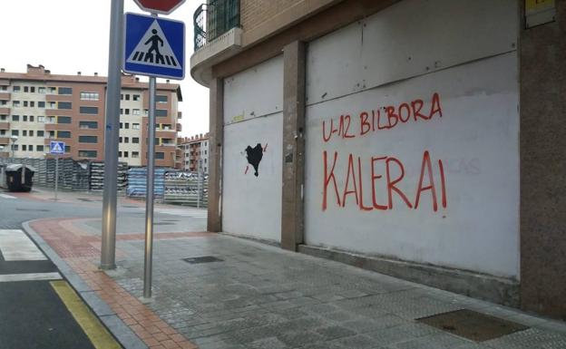 El PP de Amurrio lamenta que no se retiren ni se sancionen las pintadas