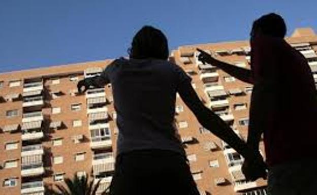 La fragilidad económica de las mujeres dispara un 31% su demanda de vivienda protegida