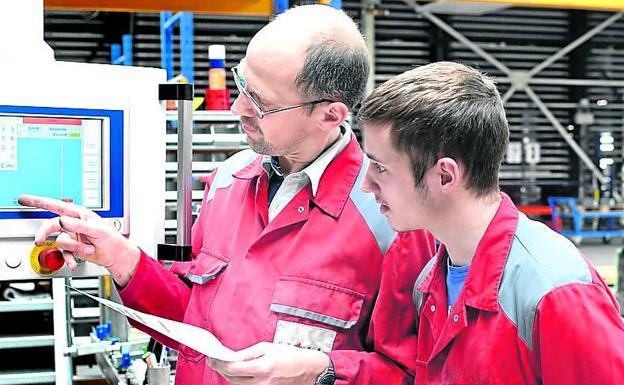 El 91% de los alumos de FP Dual consigue un contrato al día siguiente de acabar los estudios