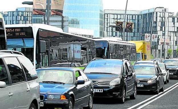 40.000 coches entran cada día en la zona de Bilbao que tendrá restricciones de tráfico