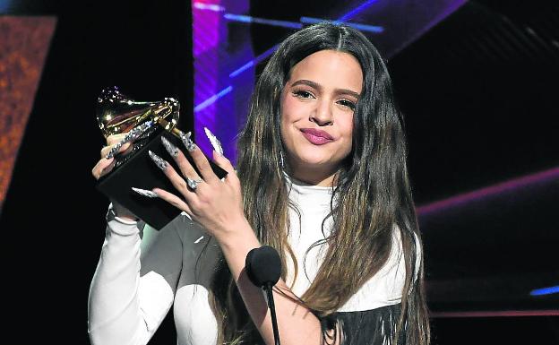 Rosalía toca el cielo y gana su primer Grammy