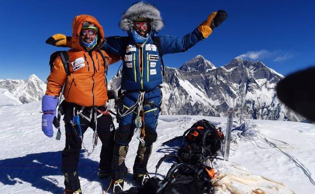 Txikon piensa ya en el Everest tras hollar el Ama Dablam