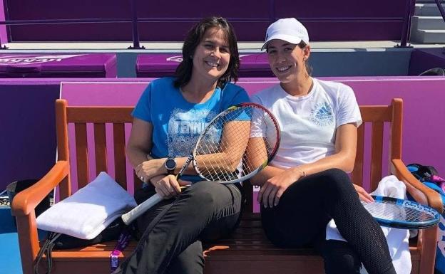 Muguruza vuelve de la mano de Conchita