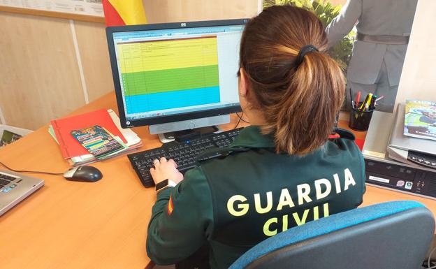 Estafan 5.100 euros a un vecino de Vitoria con un falso viaje a La Meca