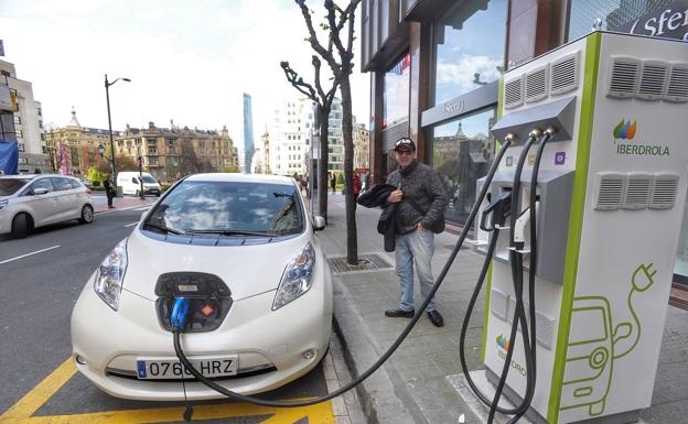 Más de la mitad de los coches vendidos en 2025 serán eléctricos o híbridos