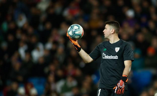 Unai Simón vuelve a jugar un mes después