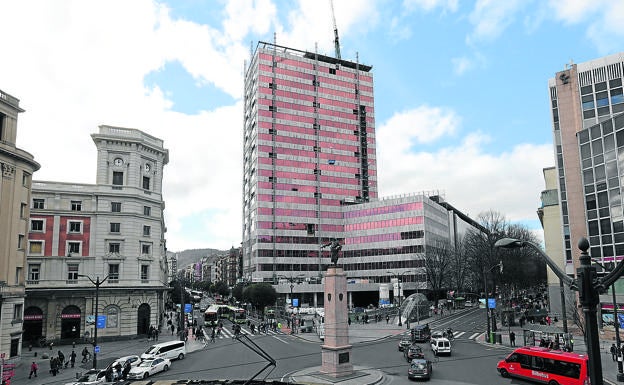 La Diputación condiciona el traslado de mil funcionarios a la Torre Bizkaia al éxito del centro de emprendimiento