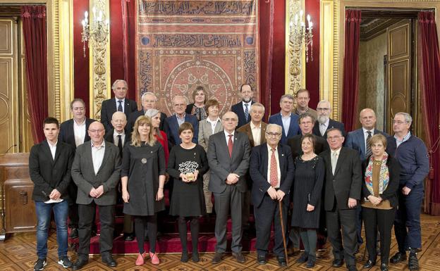 Jon Lopategi, Alan Roy King, Angel Aintziburu eta Txomin Solabarrieta omendu ditu Euskaltzaindiak