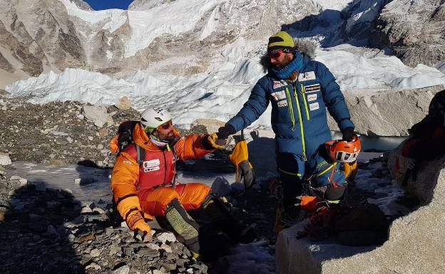 Jonatan García, compañero de Txikon, herido al caer 12 metros en una grieta de la Cascada de Hielo