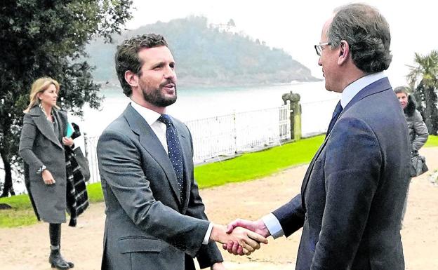 Casado expresa «toda la confianza» en Alonso para repetir como candidato