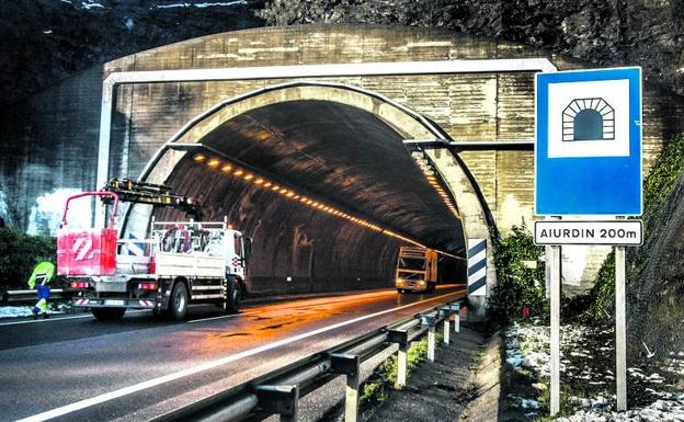 Los túneles de Aiurdin necesitarán un mes para renovar su iluminación