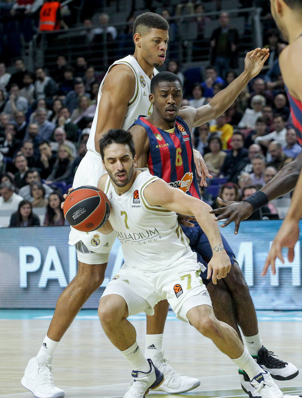 Las mejores imágenes del Real Madrid - Baskonia de la Euroliga