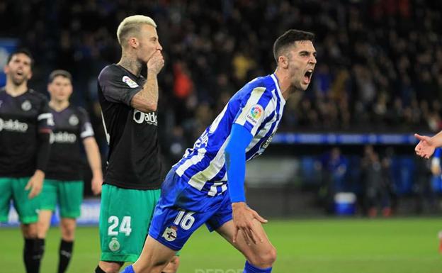 El récord goleador de Sabin Merino en el Deportivo, frenado por una lesión muscular