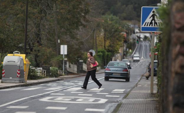Trafikoa baretzeko errotonda bi ipiniko dabez Arteagako bidean