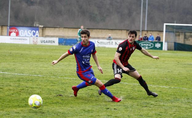 Tablas en un equilibrado derbi en Urritxe