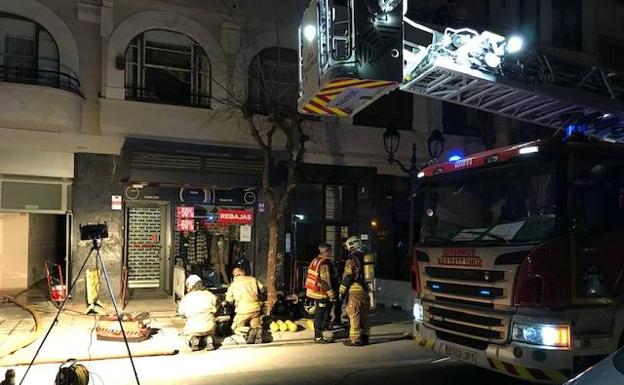 Un incendio en Indautxu dejó sin luz a 3.800 viviendas y obligó a desalojar el Hotel Ercilla