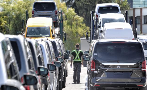 Daimler, dueño de la planta de Mercedes, reduce su beneficio un 67% y hará recortes de plantilla