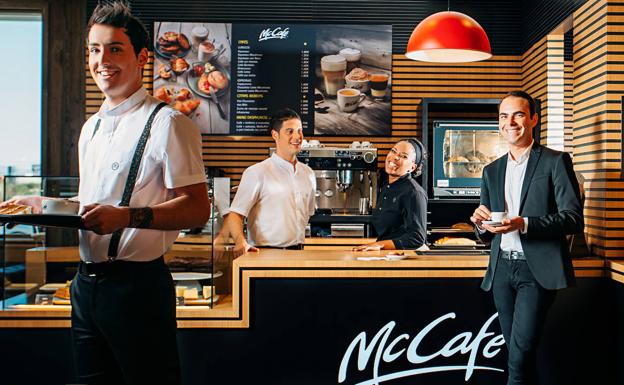 El diseñador vasco Ion Fiz crea los nuevos uniformes de McDonald's