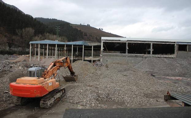 La falta de suelo industrial en Llodio empuja a las empresas a Bizkaia