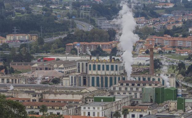La papelera Sniace anuncia el cierre y la liquidación de su planta de Torrelavega