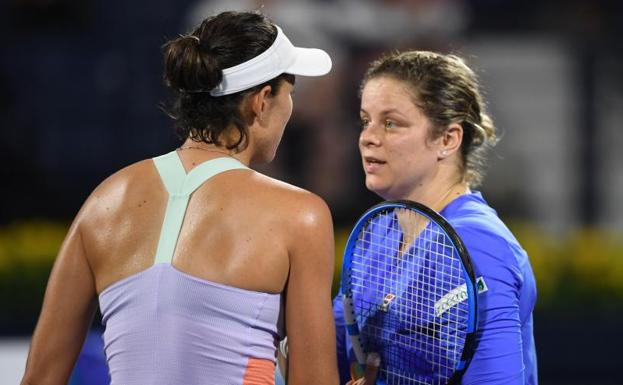 Muguruza vence a Clijsters en el regreso de la belga a las pistas