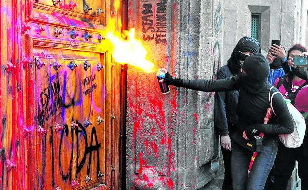 Las mexicanas exigen protección al Gobierno al grito de «los feminicidios son crímenes de Estado»