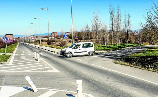 Plantean cerrar al tráfico la entrada a Olárizu desde la carretera del Puerto de Vitoria